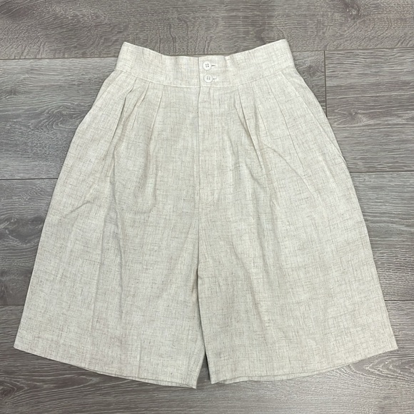 Vintage High Waist Pleated Linen Blend Flax Shorts in Size 3 - Picture 3 of 10